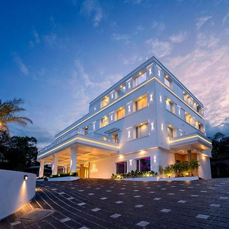 Hotel Grand Avenue Pambadi Екстериор снимка