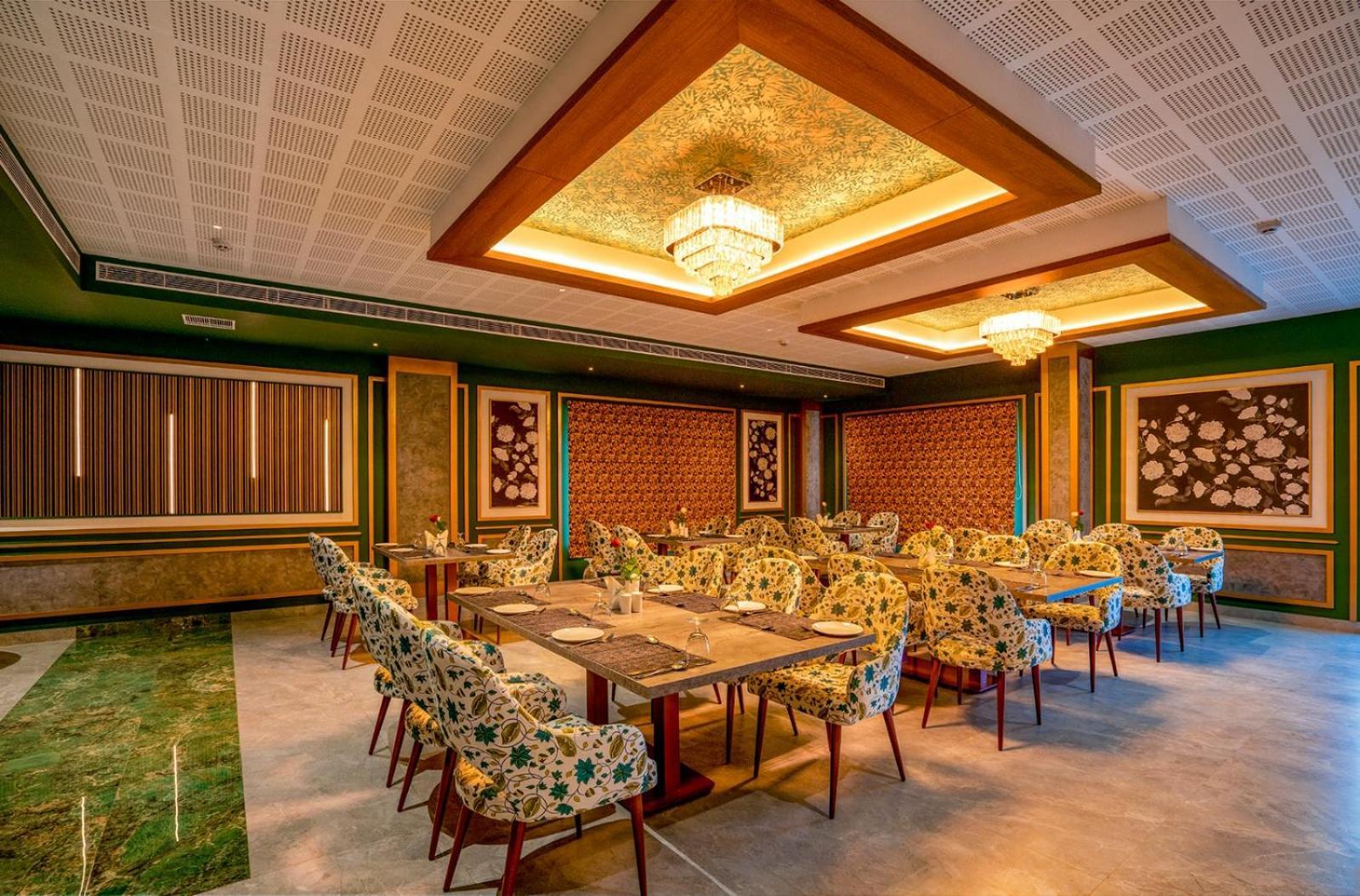 Hotel Grand Avenue Pambadi Екстериор снимка